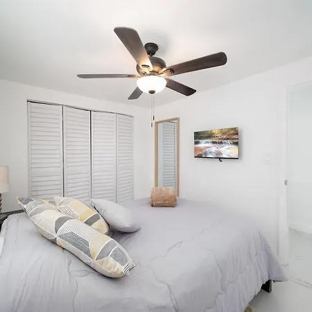 Tropical Marlins House Villa Miami Exterior photo